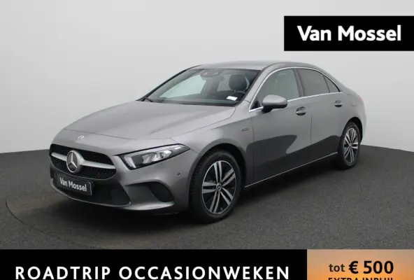250 e | Navigatie | Camera | LED Koplampen | Half Lederen Bekleding | Privacy Glass | Lichtmetalen Velgen |