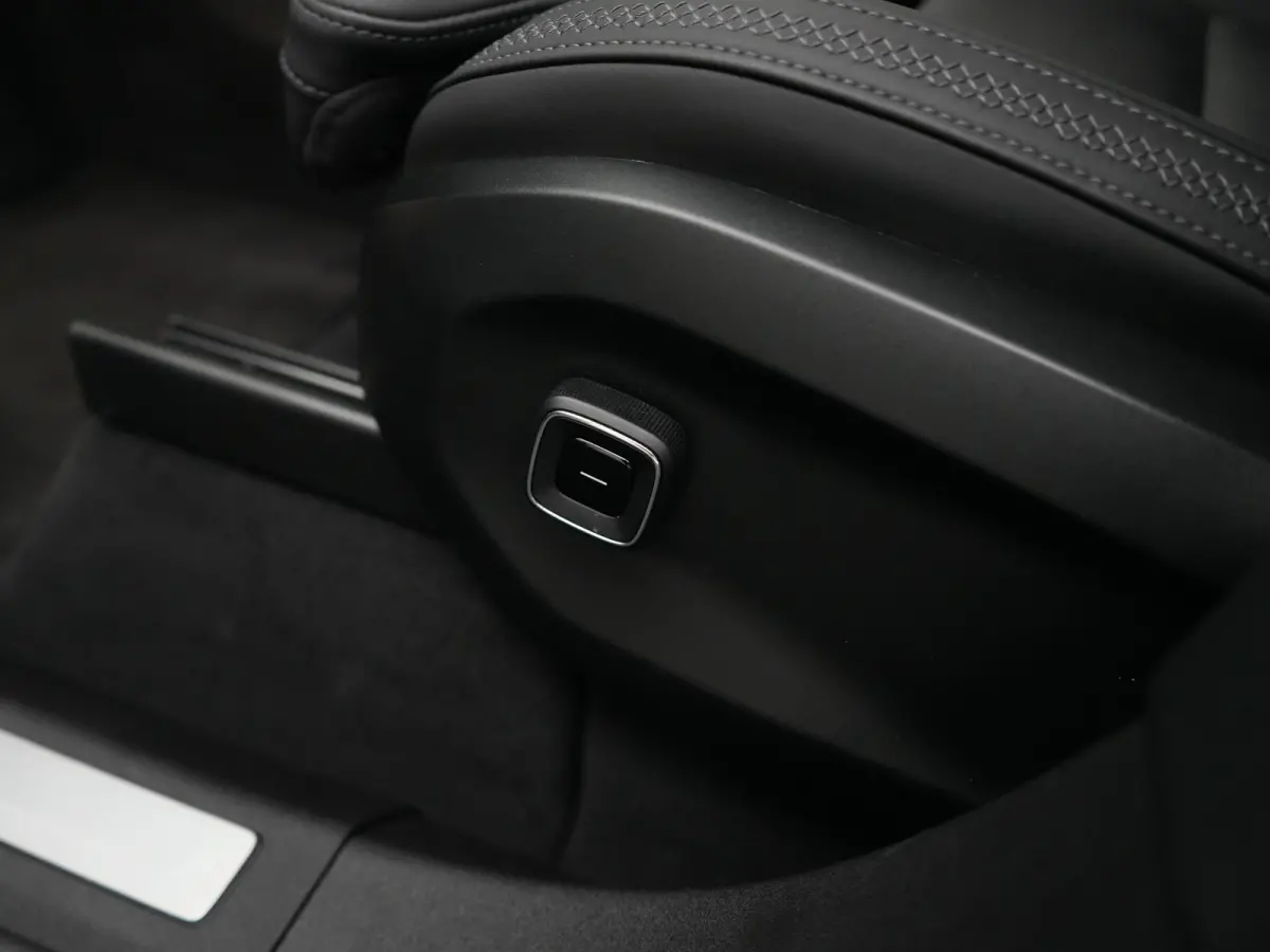 Twin Performance Ultra 7p. 111 kWh | Luchtvering | Bowers & Wilkins | Head-Up | 360° Camera | Trekhaak | Panoramadak | Pilot Assist