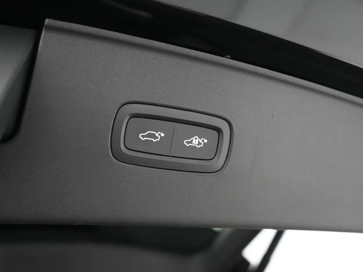 Twin Performance Ultra 7p. 111 kWh | Luchtvering | Bowers & Wilkins | Head-Up | 360° Camera | Trekhaak | Panoramadak | Pilot Assist