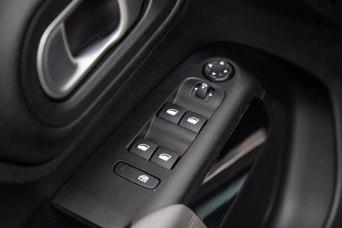 1.6 Plug-in Hybrid 225 Shine PANORAMA DAK / DEALER ONDERHOUDEN / LEER / MEMMORY / TREKHAAK / CAMERA