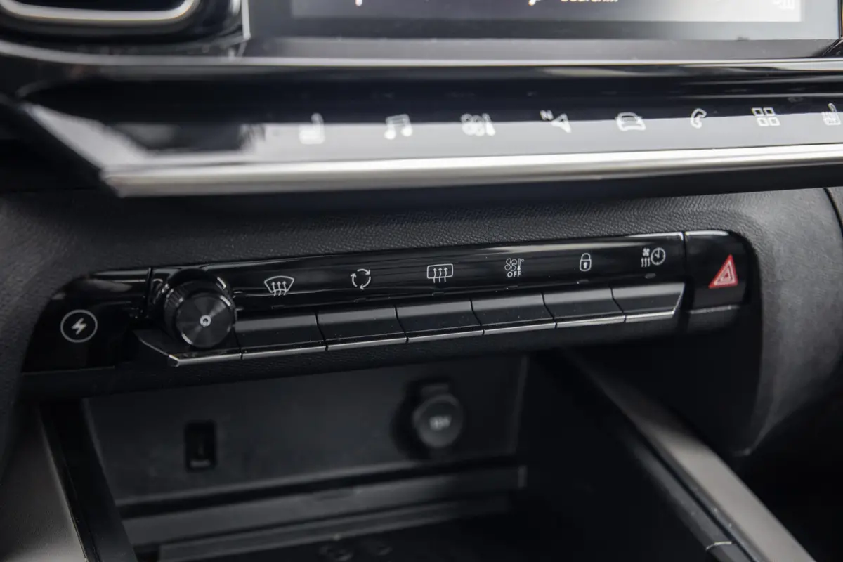 1.6 Plug-in Hybrid 225 Shine PANORAMA DAK / DEALER ONDERHOUDEN / LEER / MEMMORY / TREKHAAK / CAMERA
