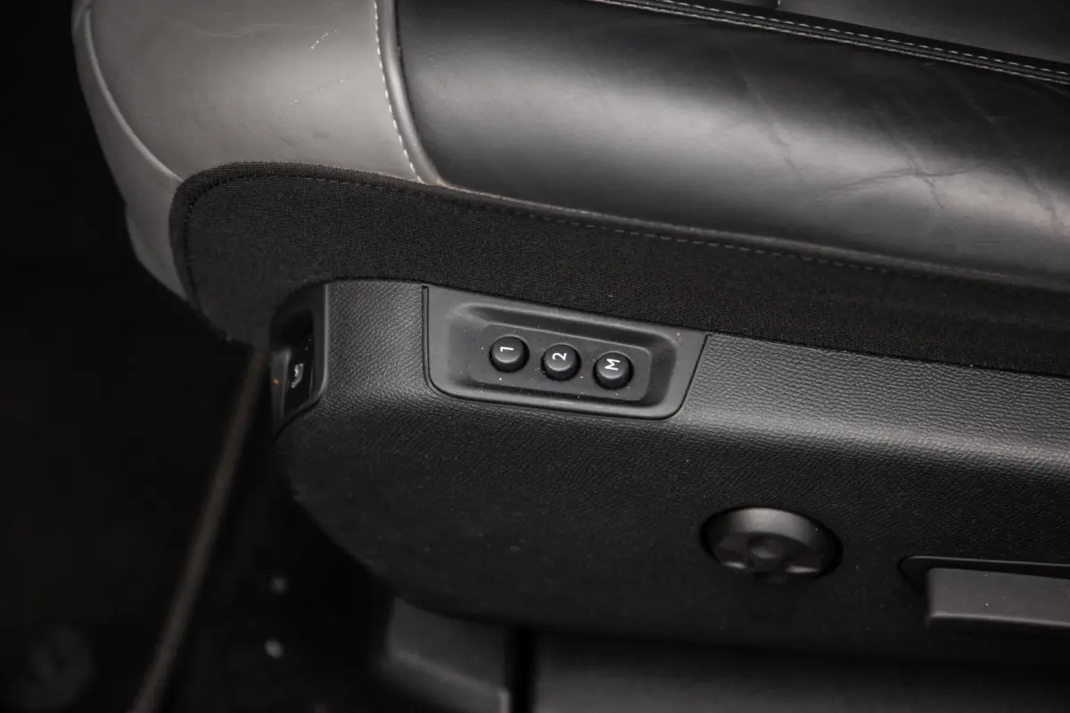 1.6 Plug-in Hybrid 225 Shine PANORAMA DAK / DEALER ONDERHOUDEN / LEER / MEMMORY / TREKHAAK / CAMERA