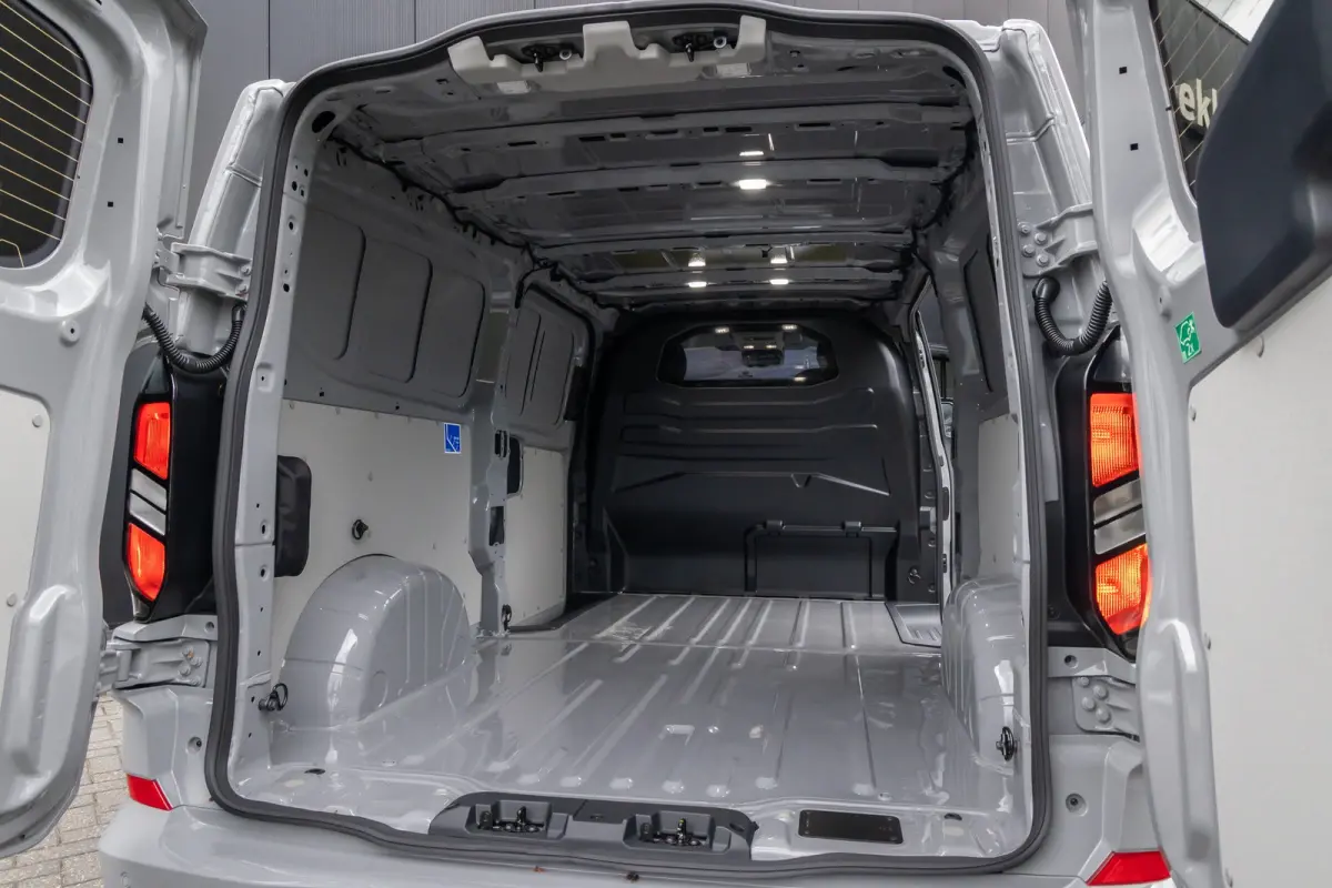 Grey Platinum 320 L2 Plug-in Hybrid | 0.99% Financial Lease