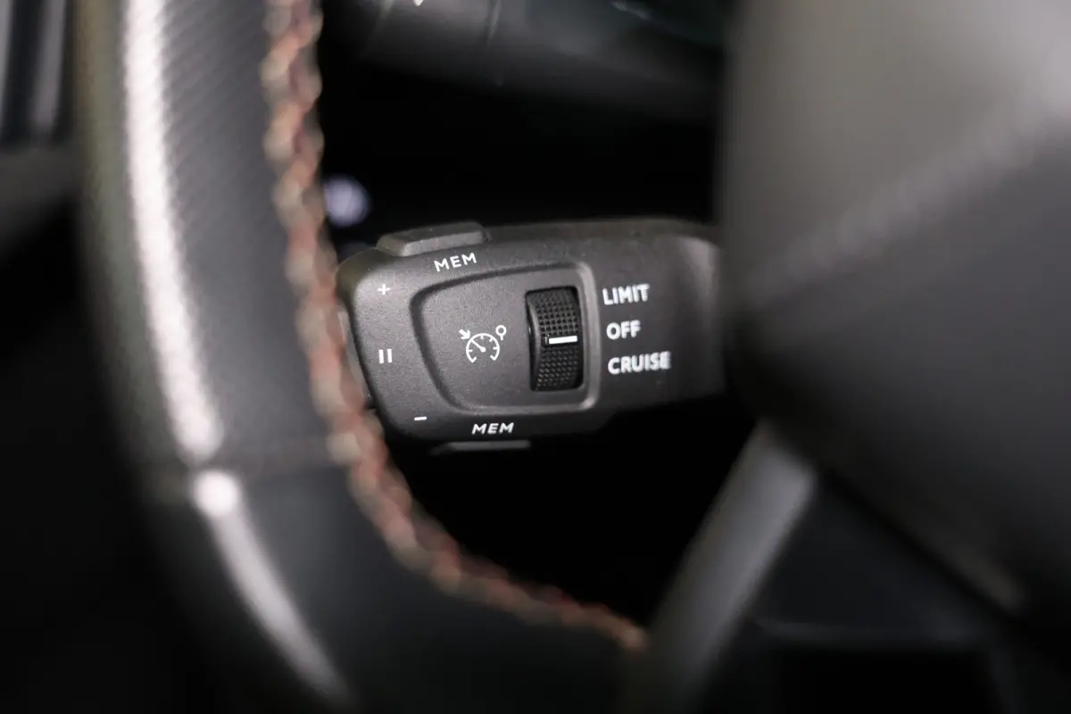PERFORMANCE AVM VIRTUAL NAVI HEADUP CLIMA STOELVW PARKASS. "20