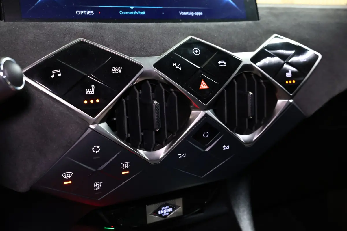 PERFORMANCE AVM VIRTUAL NAVI HEADUP CLIMA STOELVW PARKASS. "20