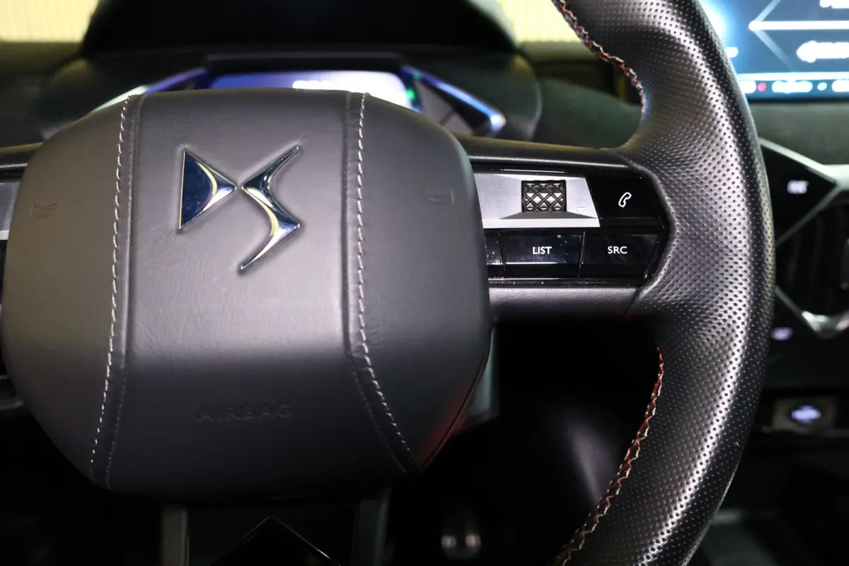 PERFORMANCE AVM VIRTUAL NAVI HEADUP CLIMA STOELVW PARKASS. "20