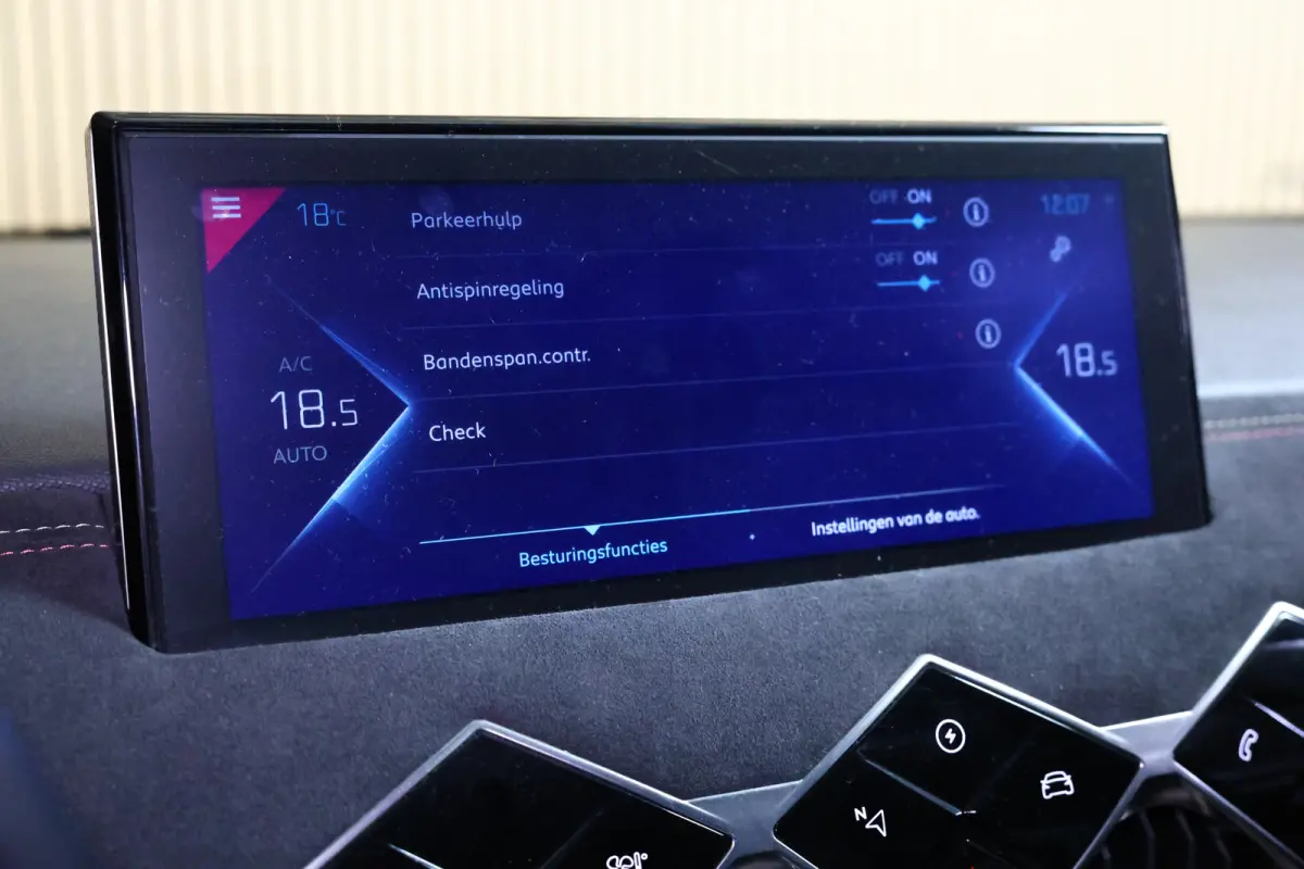 PERFORMANCE AVM VIRTUAL NAVI HEADUP CLIMA STOELVW PARKASS. "20