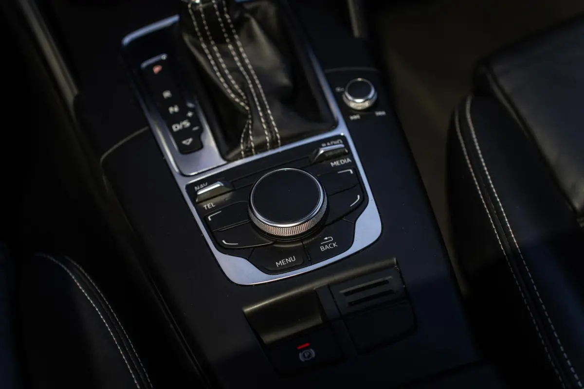 1.8 TFSI S-Line|PANO|STOELV|19'|PDC|CRUISE