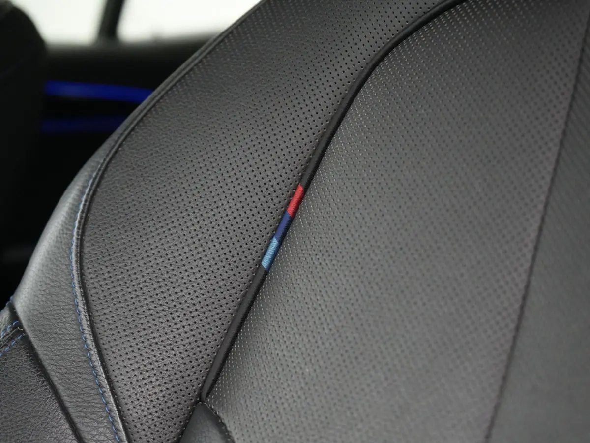 sDrive18i M Sport 140pk Dealer O.H. | Camera | Lederen Sportstoelen Verwarmd | Led Koplampen | Sfeerverlichting | Standkachel | Navigatie | DAB | 19''L.M. |