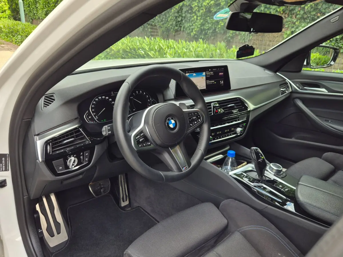 530e M Sport LED CarPlay Elek. Stoelen 100% dealer onderhouden 530e Business Edition Plus
