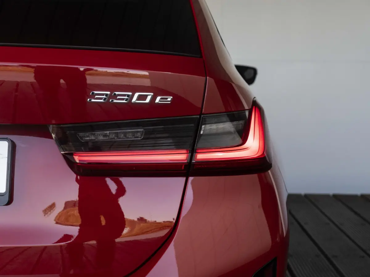 330e SoH 96% | M Sportpakket | Travel Pack | Panoramadak | Stoelverwarming | Cruise Control | Trekhaak