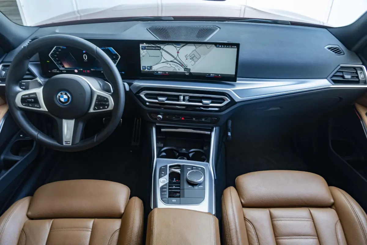 330e SoH 96% | M Sportpakket | Travel Pack | Panoramadak | Stoelverwarming | Cruise Control | Trekhaak