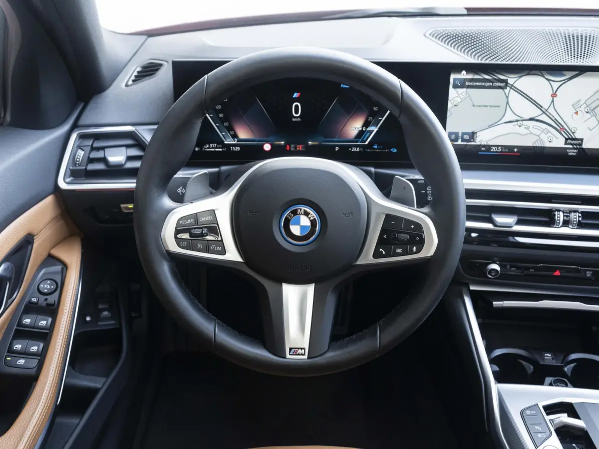 330e SoH 96% | M Sportpakket | Travel Pack | Panoramadak | Stoelverwarming | Cruise Control | Trekhaak