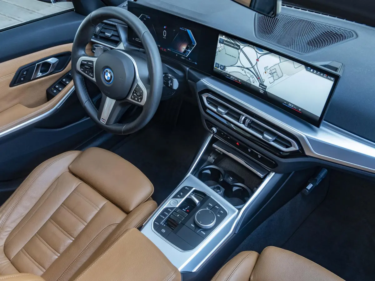 330e SoH 96% | M Sportpakket | Travel Pack | Panoramadak | Stoelverwarming | Cruise Control | Trekhaak