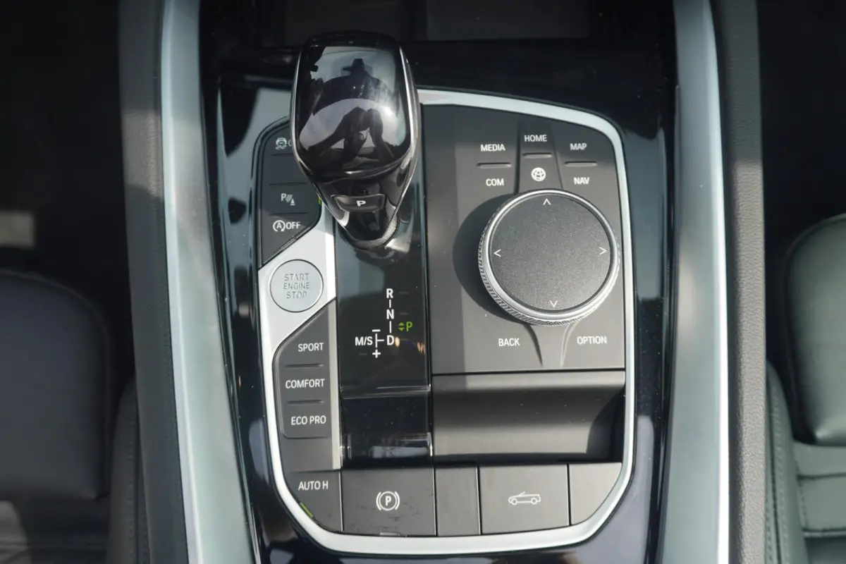 M40i | M Sportpakket | Elektrisch verstelbare stoelen | Harman Kardon | Cruise control adaptief met Stop&Go | Stoel & Stuurwielverwarming