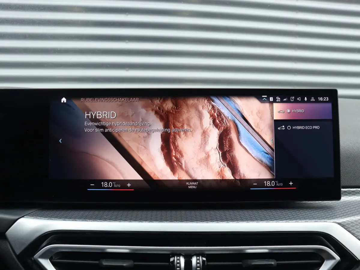 320e | High Executive | M Sportpakket Pro | Sportstoelen | Adaptive LED | Verwarmbare Voorstoelen | Apple Carplay | SOH 99% | 18'' LMV