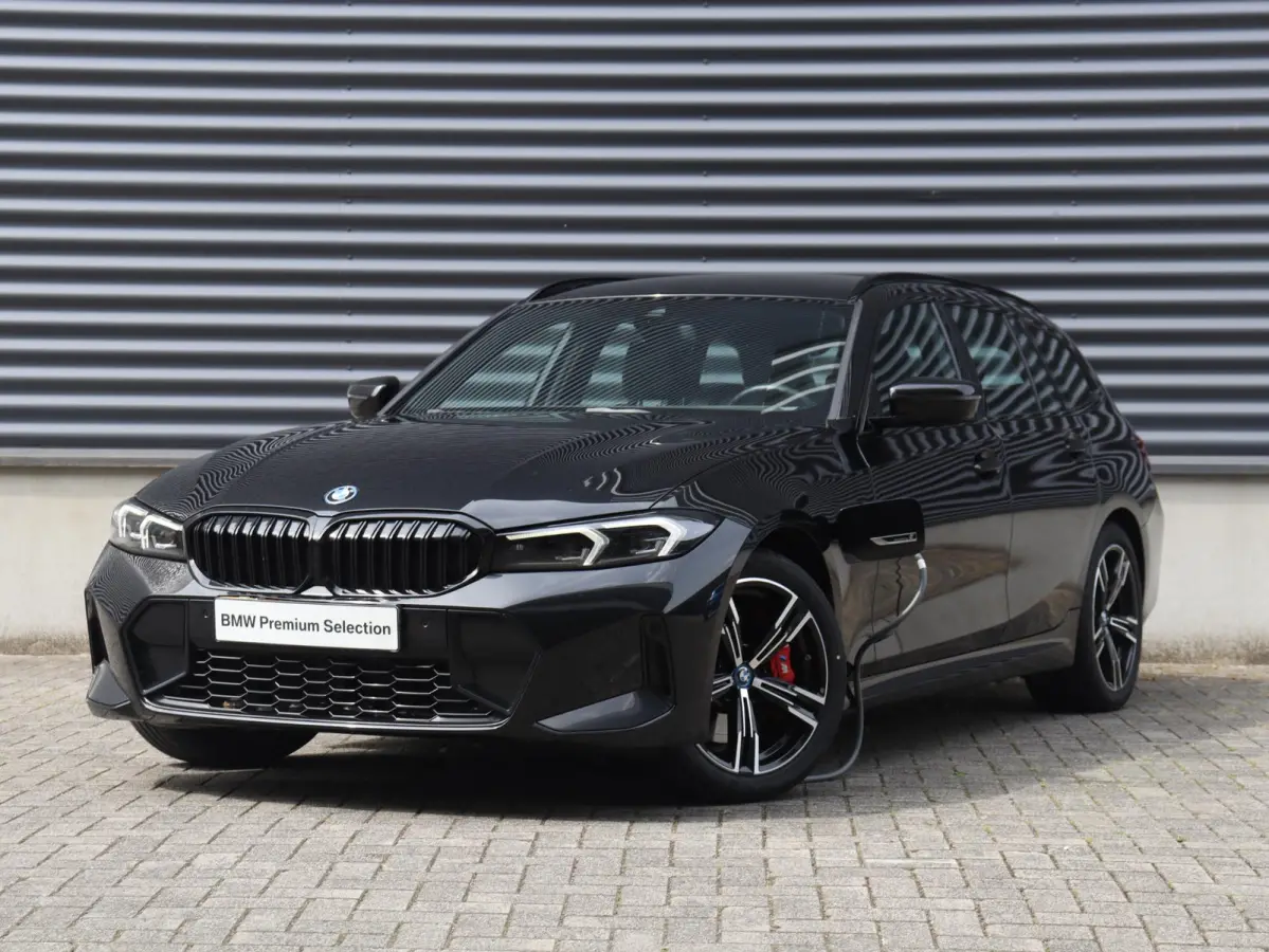 320e | High Executive | M Sportpakket Pro | Sportstoelen | Adaptive LED | Verwarmbare Voorstoelen | Apple Carplay | SOH 99% | 18'' LMV