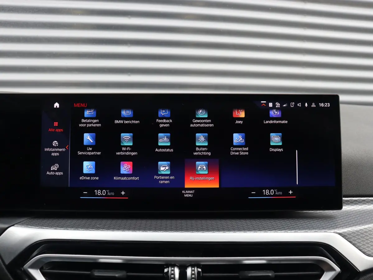 320e | High Executive | M Sportpakket Pro | Sportstoelen | Adaptive LED | Verwarmbare Voorstoelen | Apple Carplay | SOH 99% | 18'' LMV
