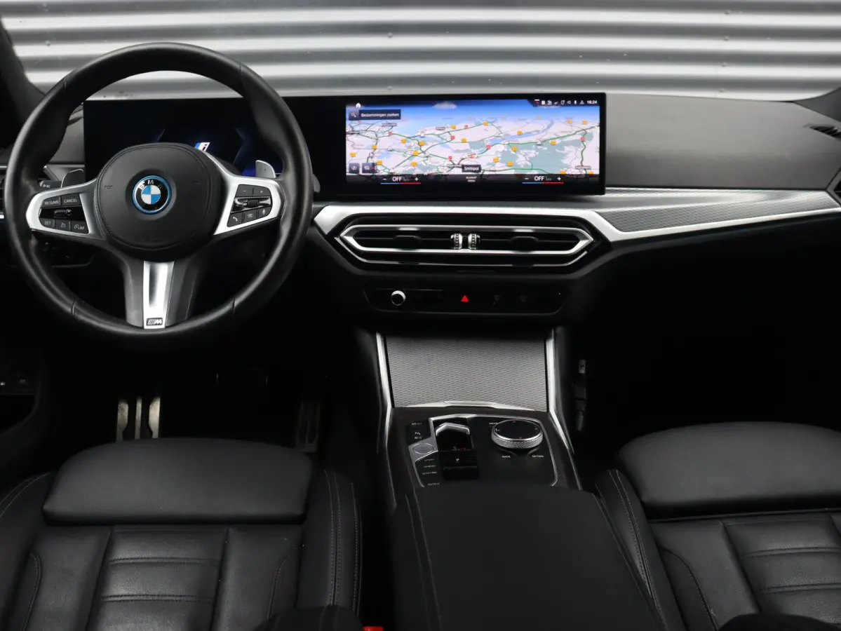 320e | High Executive | M Sportpakket Pro | Sportstoelen | Adaptive LED | Verwarmbare Voorstoelen | Apple Carplay | SOH 99% | 18'' LMV