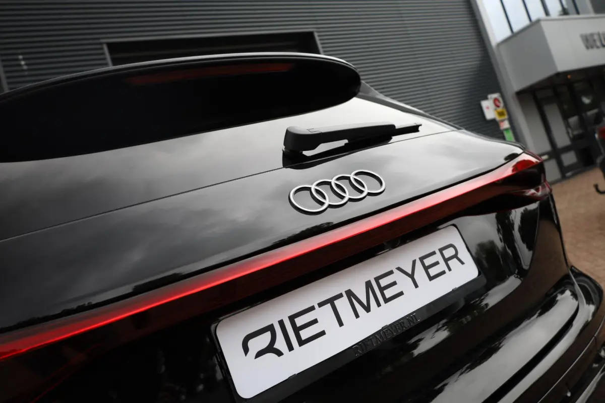 S edition performance 100 kWh |Pano |Elektr. Trekhaak |360° |Memory |Sfeer |ACC