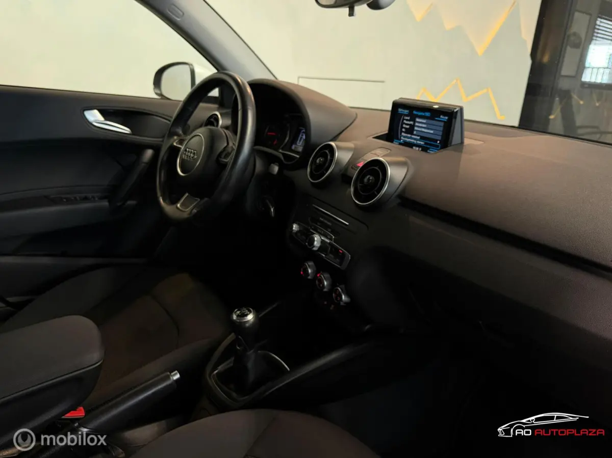 1.0 TFSI Advance Navigatie/Parkeersensoren