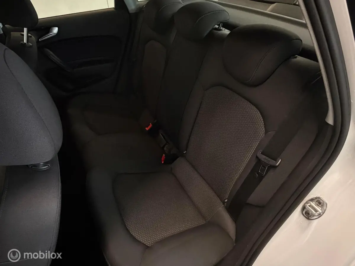 1.0 TFSI Advance Navigatie/Parkeersensoren