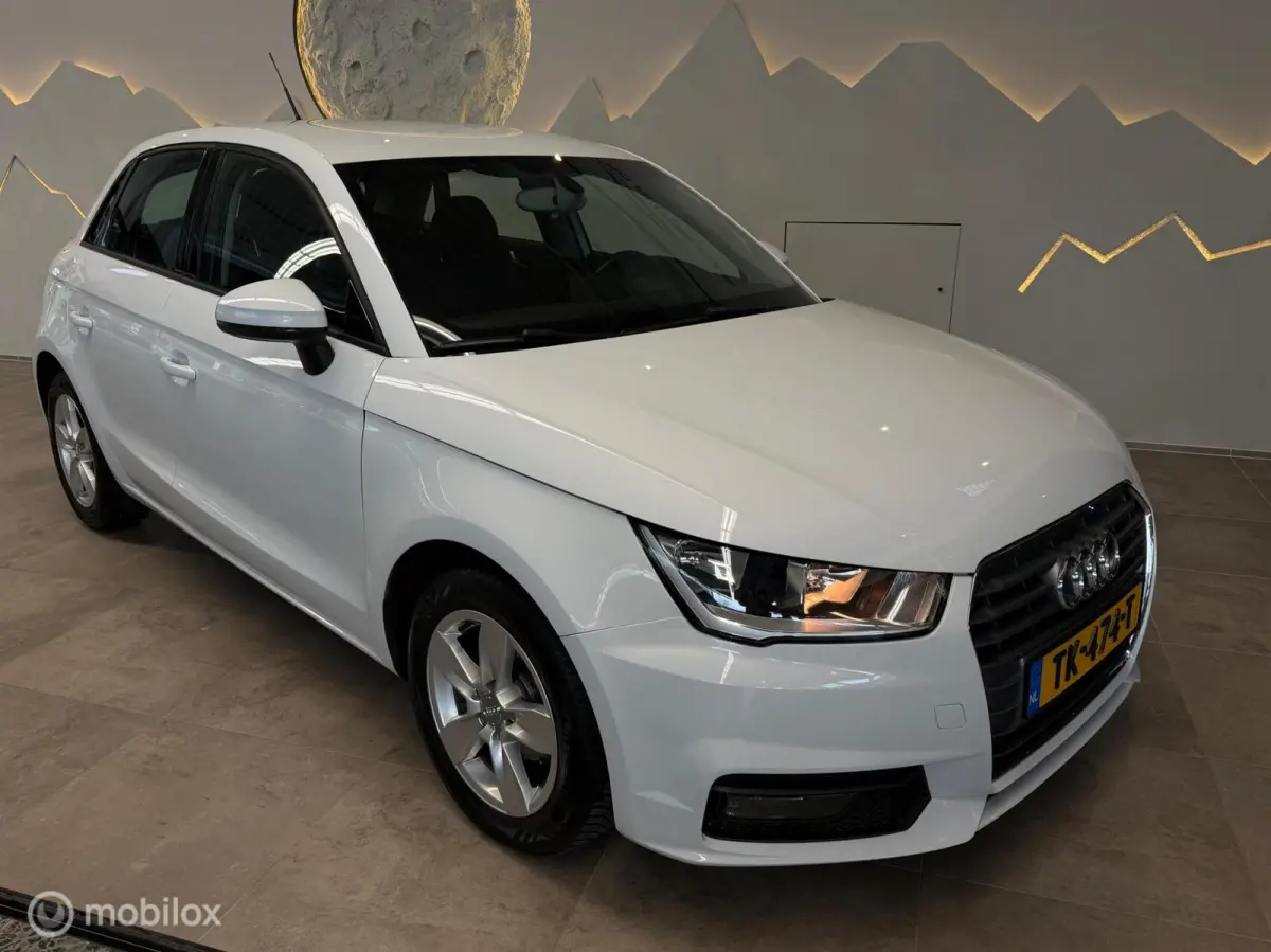 1.0 TFSI Advance Navigatie/Parkeersensoren