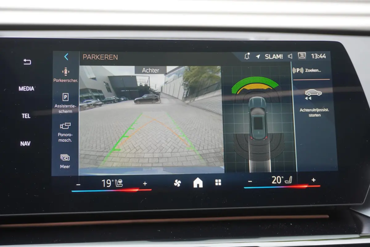 eDrive20 67 | M Sportpakket | Comfort Pack | 20 inch Multispaak | Trekhaak met elektrisch wegklapbare kogel | Glazen panoramadak | Harman-Kardon sound system