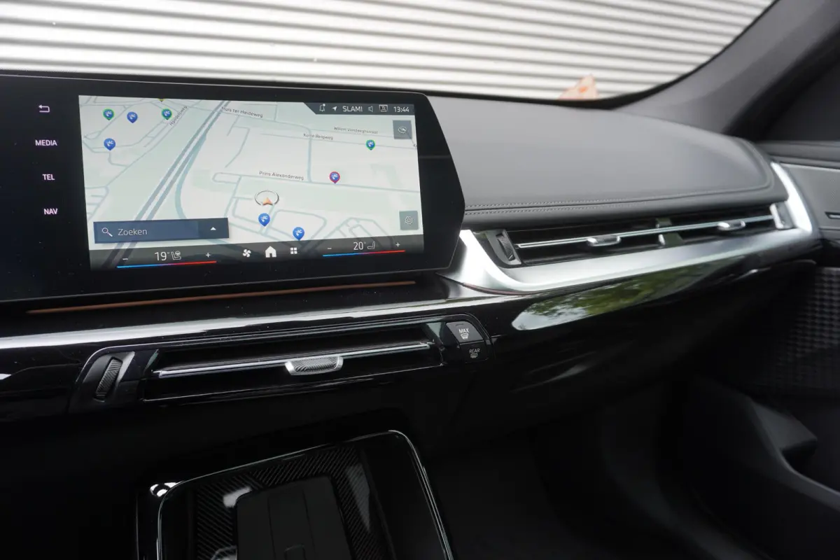 eDrive20 67 | M Sportpakket | Comfort Pack | 20 inch Multispaak | Trekhaak met elektrisch wegklapbare kogel | Glazen panoramadak | Harman-Kardon sound system