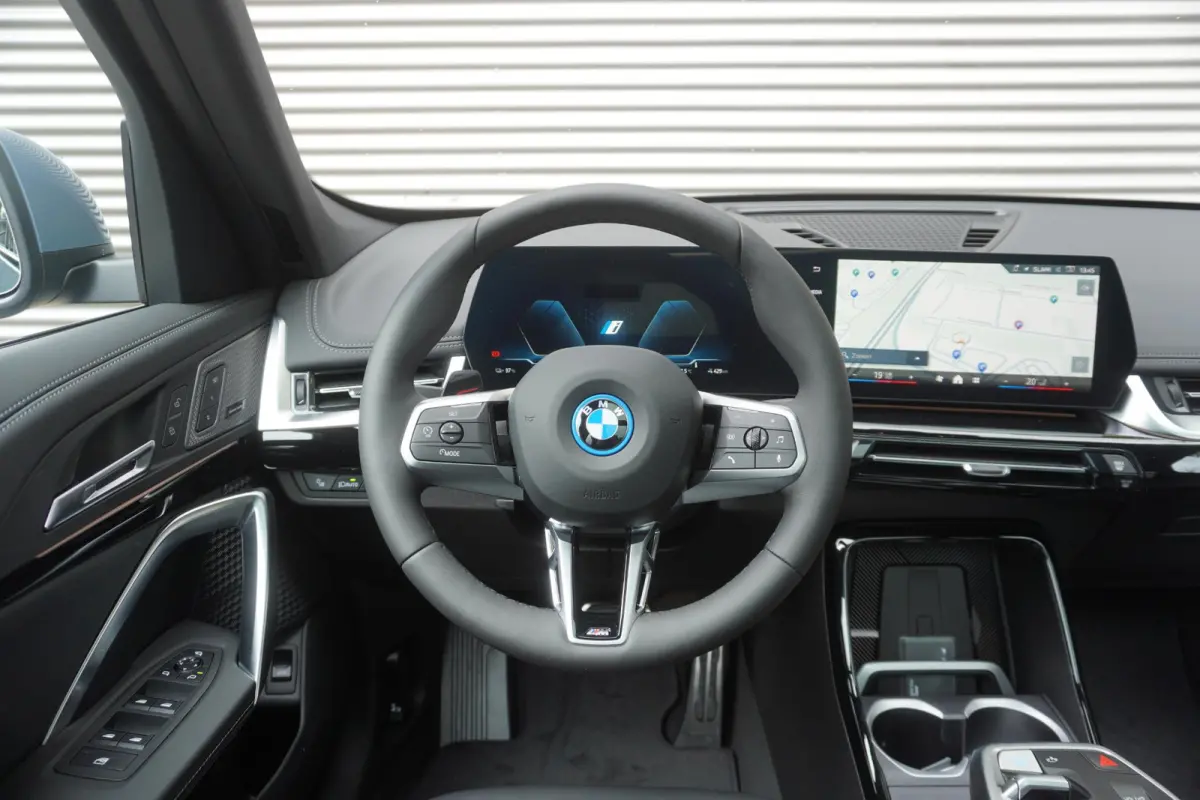eDrive20 67 | M Sportpakket | Comfort Pack | 20 inch Multispaak | Trekhaak met elektrisch wegklapbare kogel | Glazen panoramadak | Harman-Kardon sound system
