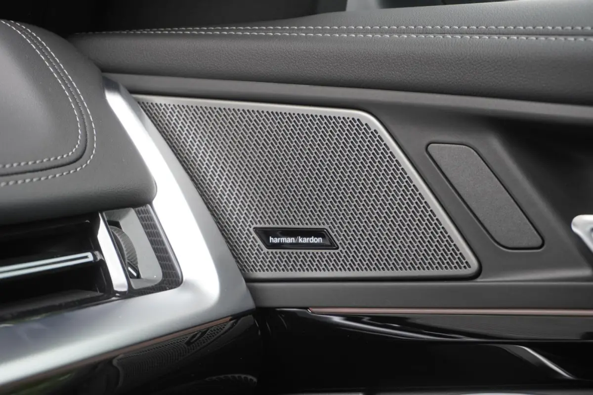 eDrive20 67 | M Sportpakket | Comfort Pack | 20 inch Multispaak | Trekhaak met elektrisch wegklapbare kogel | Glazen panoramadak | Harman-Kardon sound system