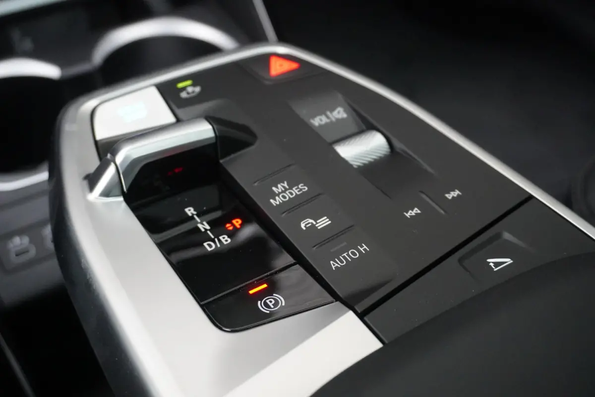 eDrive20 67 | M Sportpakket | Comfort Pack | 20 inch Multispaak | Trekhaak met elektrisch wegklapbare kogel | Glazen panoramadak | Harman-Kardon sound system