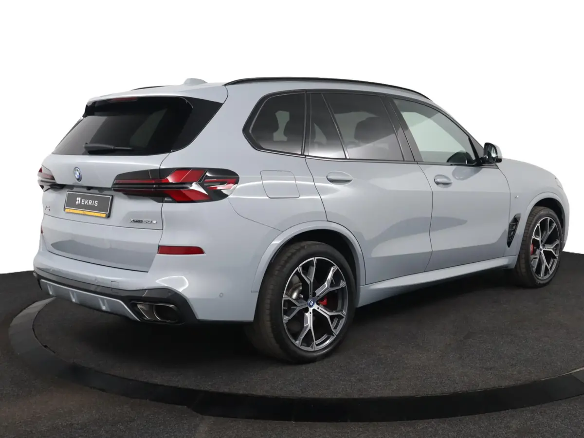 xDrive50e | SOH 100% | M Sport Pro | Skylounge Panoramadak | Driving Assistant Professional | Soft-Close | Achterasbesturing | Comfortstoelen |