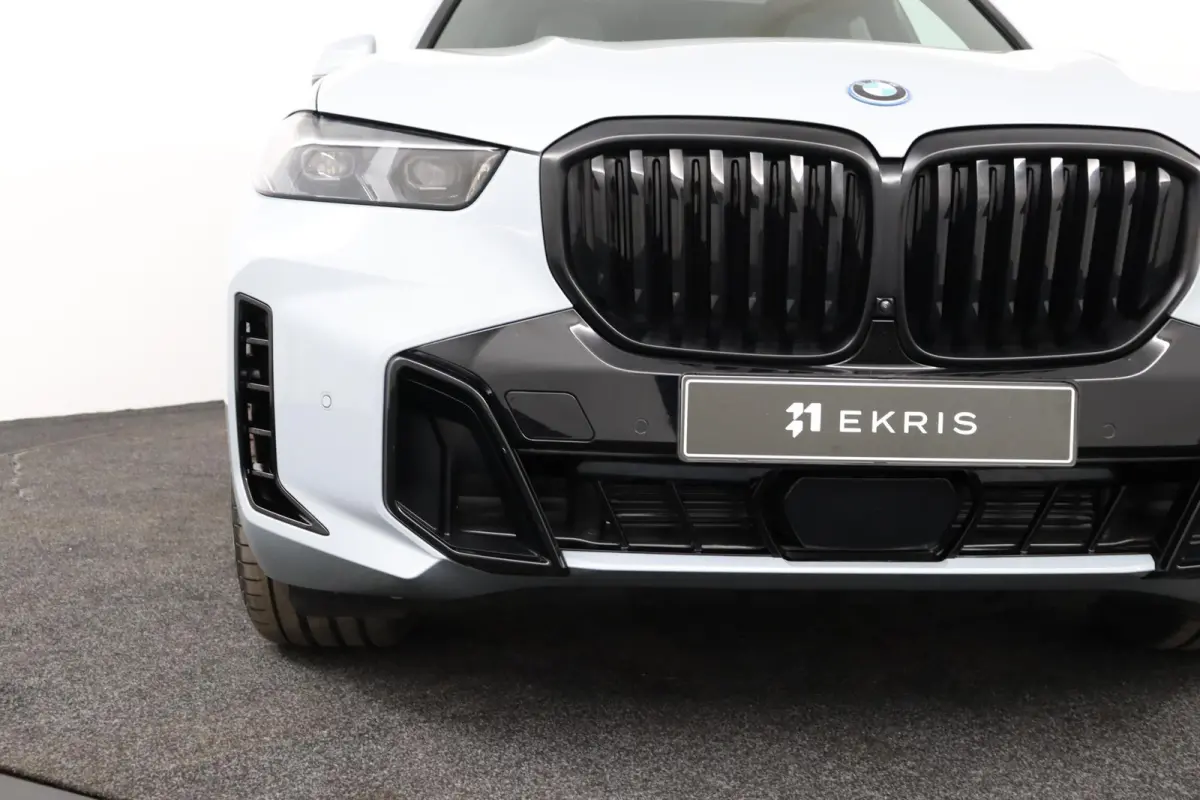 xDrive50e | SOH 100% | M Sport Pro | Skylounge Panoramadak | Driving Assistant Professional | Soft-Close | Achterasbesturing | Comfortstoelen |