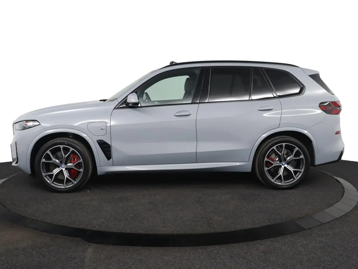 xDrive50e | SOH 100% | M Sport Pro | Skylounge Panoramadak | Driving Assistant Professional | Soft-Close | Achterasbesturing | Comfortstoelen |