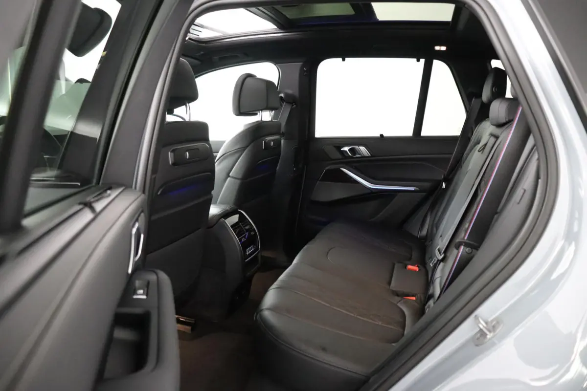 xDrive50e | SOH 100% | M Sport Pro | Skylounge Panoramadak | Driving Assistant Professional | Soft-Close | Achterasbesturing | Comfortstoelen |