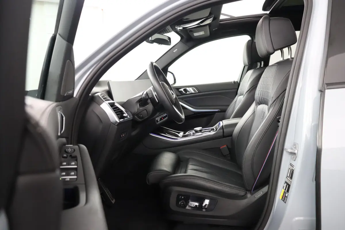 xDrive50e | SOH 100% | M Sport Pro | Skylounge Panoramadak | Driving Assistant Professional | Soft-Close | Achterasbesturing | Comfortstoelen |