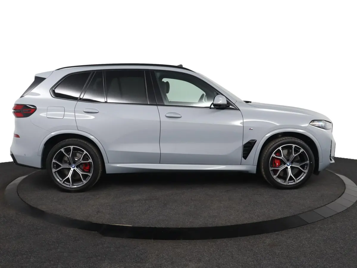 xDrive50e | SOH 100% | M Sport Pro | Skylounge Panoramadak | Driving Assistant Professional | Soft-Close | Achterasbesturing | Comfortstoelen |