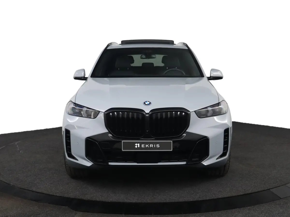 xDrive50e | SOH 100% | M Sport Pro | Skylounge Panoramadak | Driving Assistant Professional | Soft-Close | Achterasbesturing | Comfortstoelen |