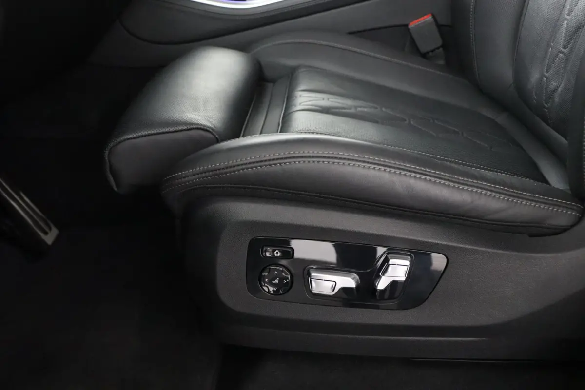xDrive50e | SOH 100% | M Sport Pro | Skylounge Panoramadak | Driving Assistant Professional | Soft-Close | Achterasbesturing | Comfortstoelen |