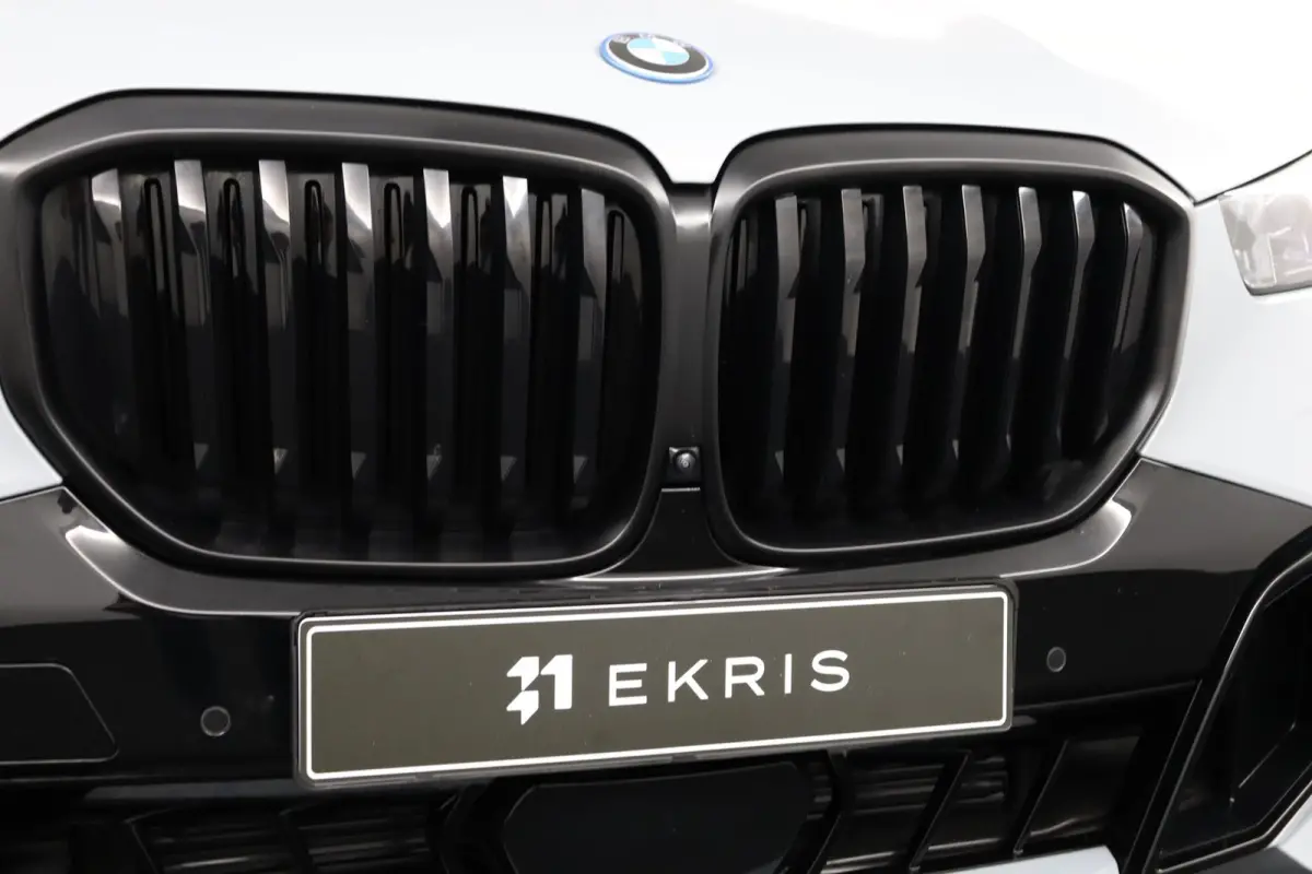 xDrive50e | SOH 100% | M Sport Pro | Skylounge Panoramadak | Driving Assistant Professional | Soft-Close | Achterasbesturing | Comfortstoelen |
