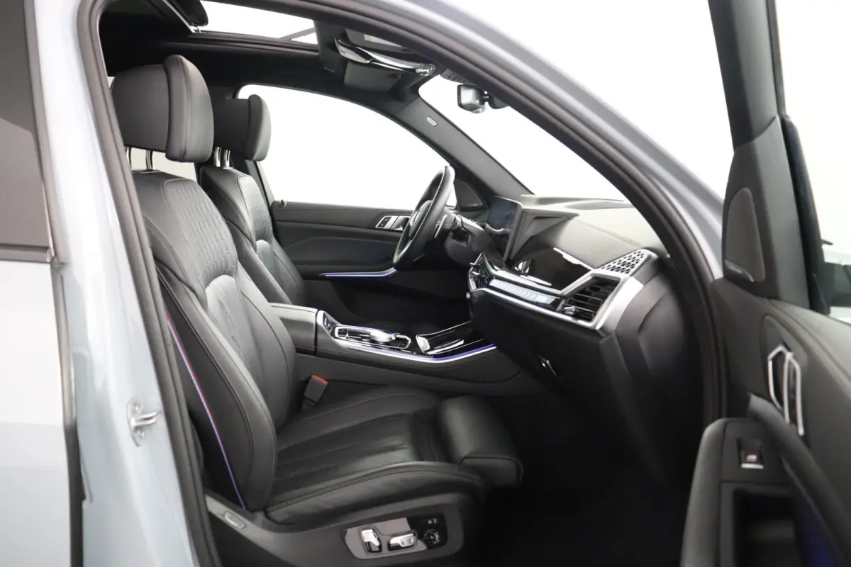 xDrive50e | SOH 100% | M Sport Pro | Skylounge Panoramadak | Driving Assistant Professional | Soft-Close | Achterasbesturing | Comfortstoelen |