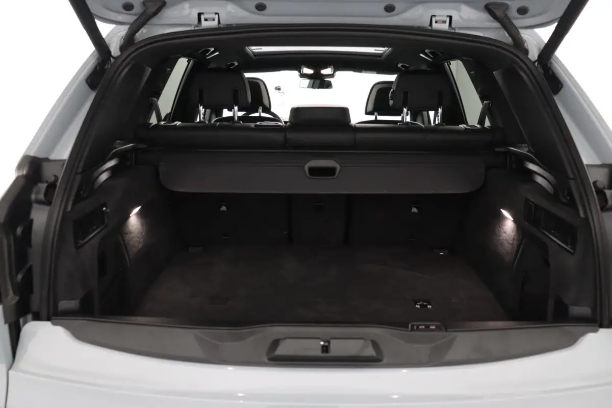 xDrive50e | SOH 100% | M Sport Pro | Skylounge Panoramadak | Driving Assistant Professional | Soft-Close | Achterasbesturing | Comfortstoelen |