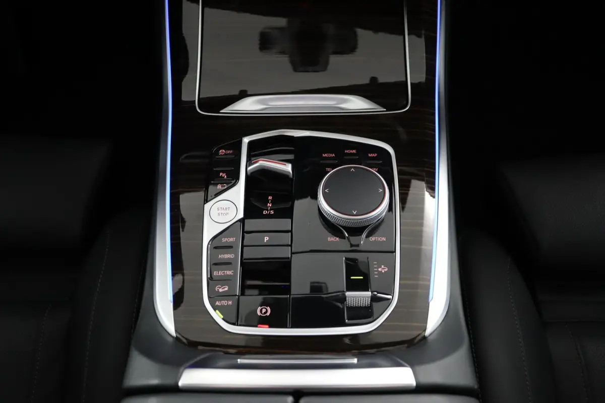 xDrive50e | SOH 100% | M Sport Pro | Skylounge Panoramadak | Driving Assistant Professional | Soft-Close | Achterasbesturing | Comfortstoelen |
