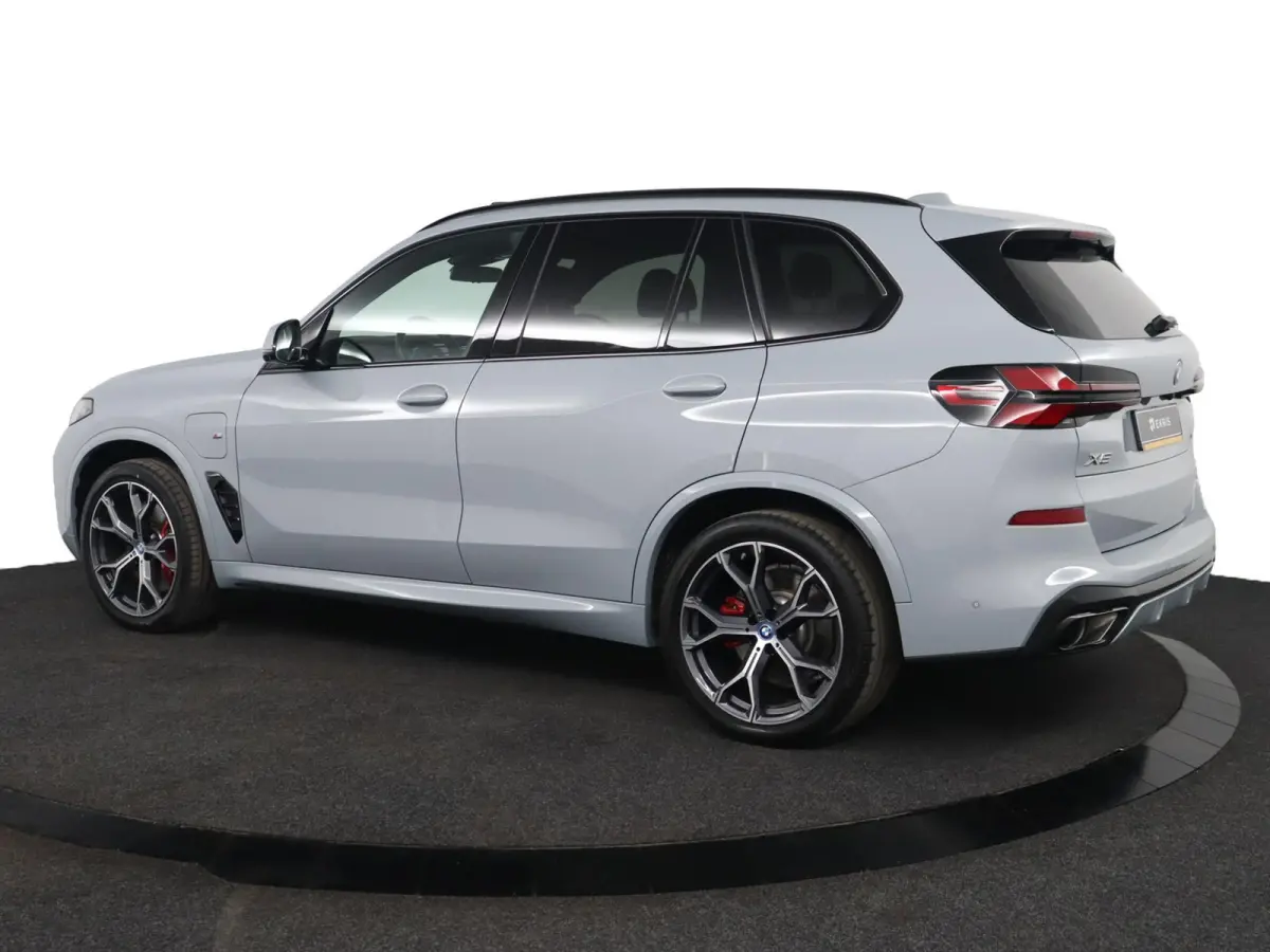 xDrive50e | SOH 100% | M Sport Pro | Skylounge Panoramadak | Driving Assistant Professional | Soft-Close | Achterasbesturing | Comfortstoelen |