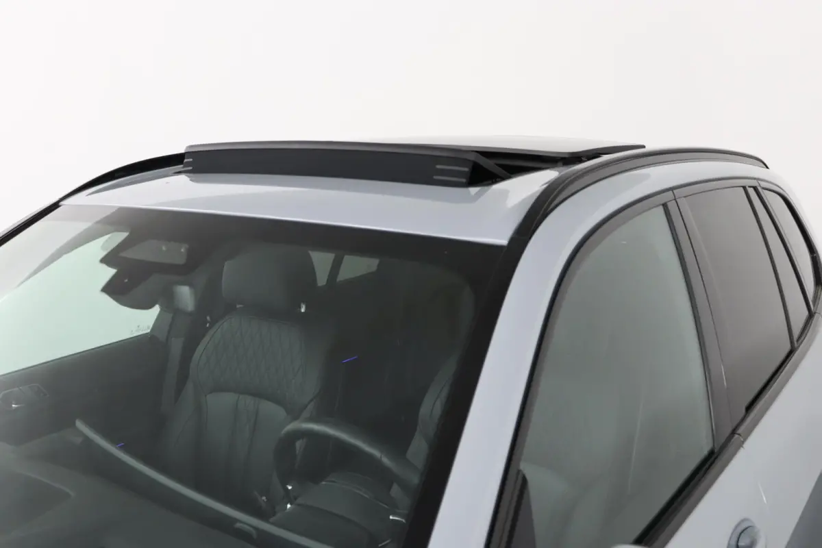 xDrive50e | SOH 100% | M Sport Pro | Skylounge Panoramadak | Driving Assistant Professional | Soft-Close | Achterasbesturing | Comfortstoelen |