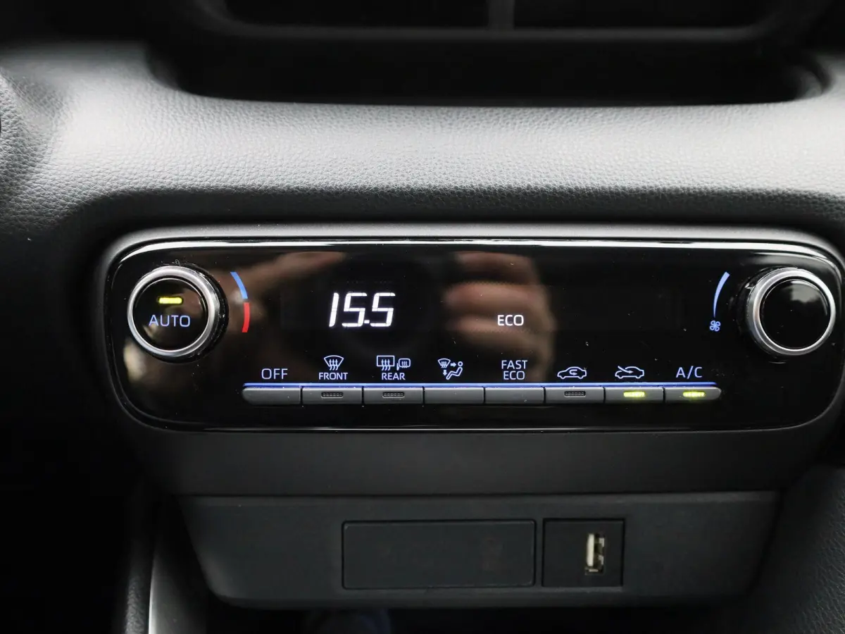 1.5 Hybrid Business Plus | Automaat | LMV | Navigatie | Parkeer sensoren | Bluetooth | Climate control | DAB | Cruise control | Camera | Head up |