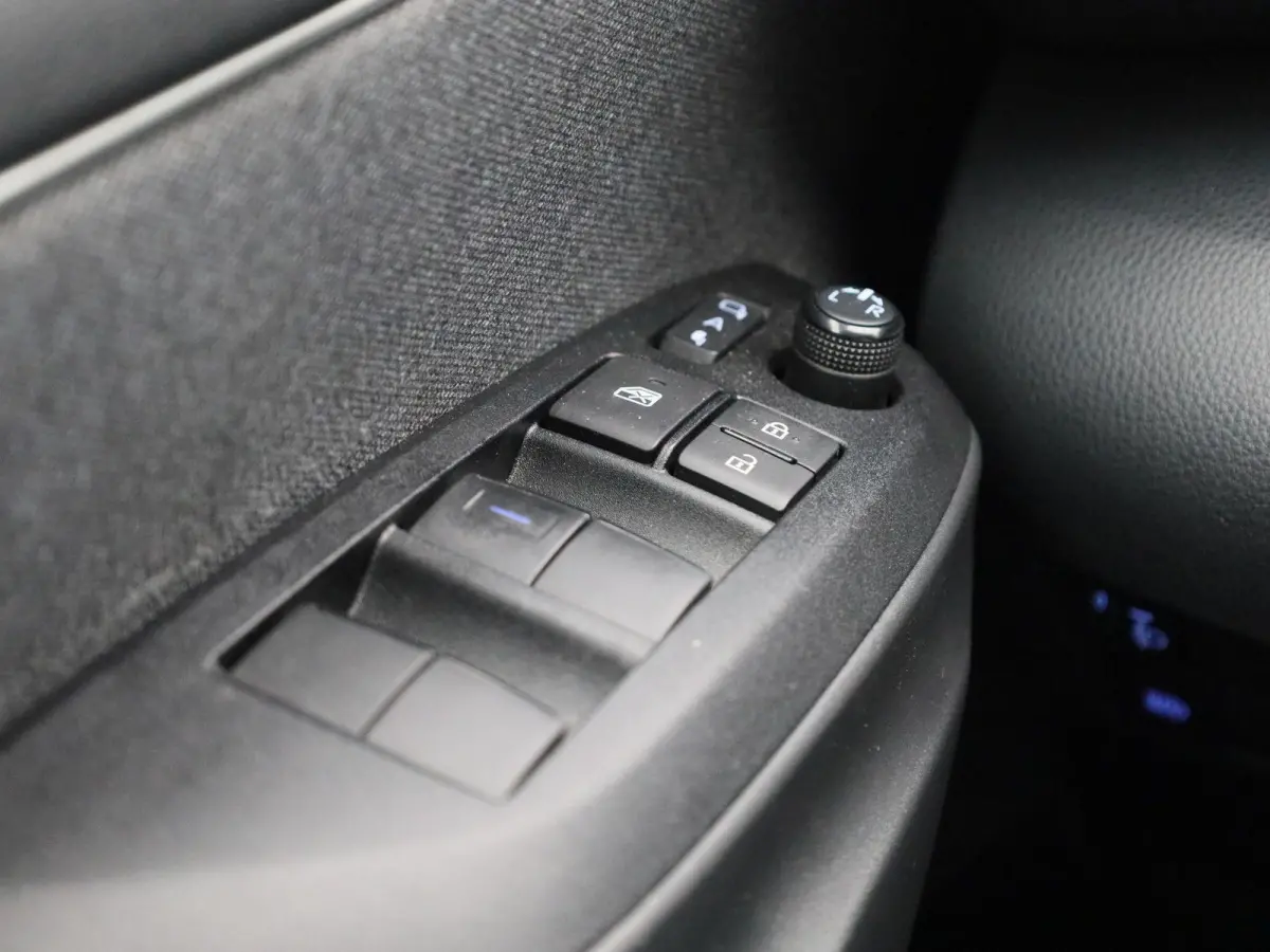 1.5 Hybrid Business Plus | Automaat | LMV | Navigatie | Parkeer sensoren | Bluetooth | Climate control | DAB | Cruise control | Camera | Head up |