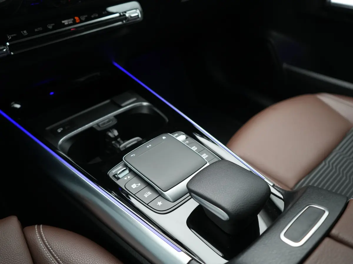 250 e Business Line PHEV 218pk Dealer O.H. | Trekhaak Af Fabriek | Camera | Sportstoelen Verwarmd | Sfeerverlichting | Apple Carplay | Navigatie | DAB | Virtual | 18"L.M | Plug In Hybrid |