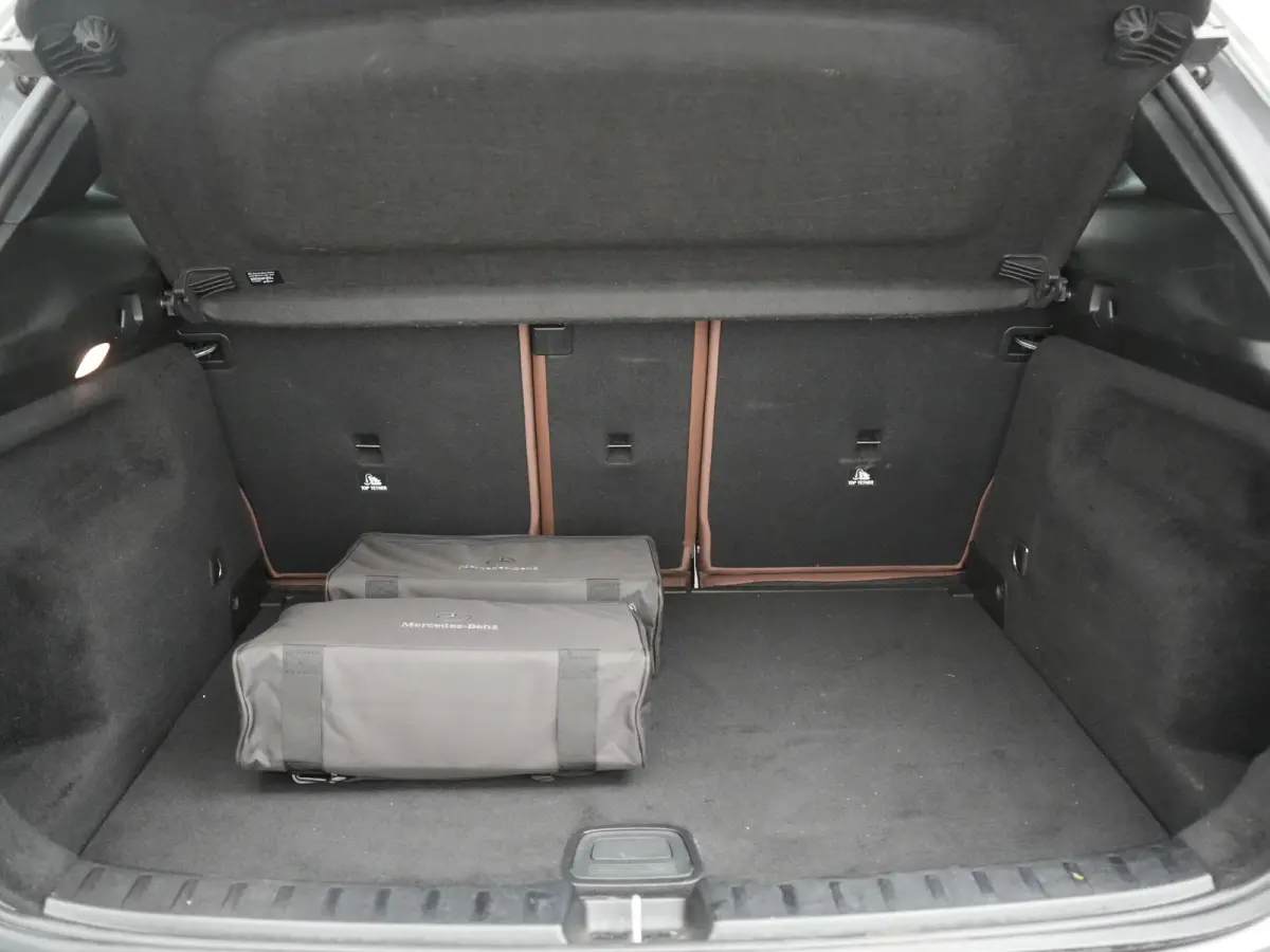250 e Business Line PHEV 218pk Dealer O.H. | Trekhaak Af Fabriek | Camera | Sportstoelen Verwarmd | Sfeerverlichting | Apple Carplay | Navigatie | DAB | Virtual | 18"L.M | Plug In Hybrid |